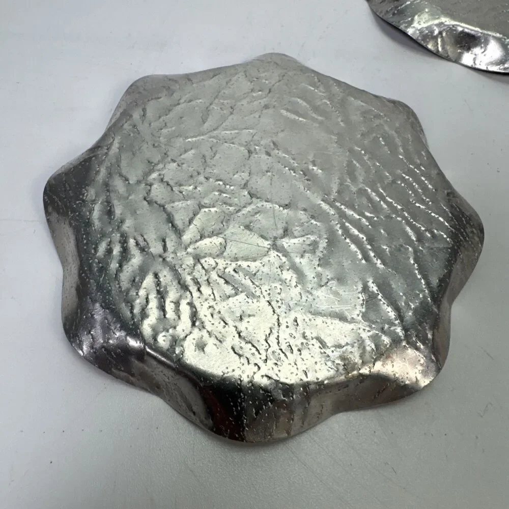 VTG 1950s Hammered Aluminum Set 3 Coasters Scalloped Rim Silver 4